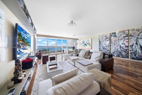 Condo in Miami, Florida, 2 bedrooms  № 2076777 - photo 7