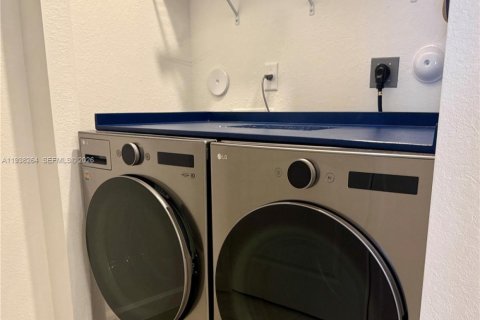 Купить таунхаус в Майами, Флорида 4 спальни, 169.08м2, № 1998382 - фото 15