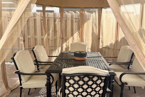 Купить таунхаус в Майами, Флорида 4 спальни, 169.08м2, № 1998382 - фото 11