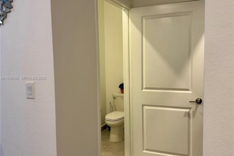 Купить таунхаус в Майами, Флорида 4 спальни, 169.08м2, № 1998382 - фото 18