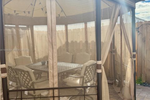 Купить таунхаус в Майами, Флорида 4 спальни, 169.08м2, № 1998382 - фото 12