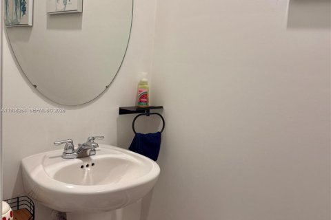 Купить таунхаус в Майами, Флорида 4 спальни, 169.08м2, № 1998382 - фото 17