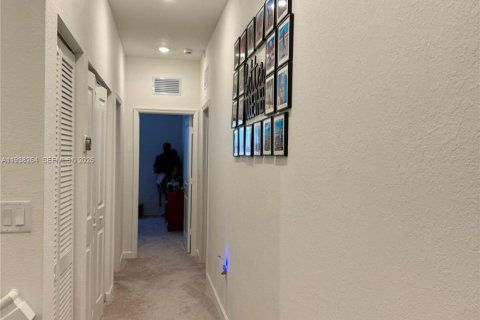 Купить таунхаус в Майами, Флорида 4 спальни, 169.08м2, № 1998382 - фото 21