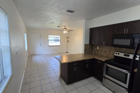Propiedad comercial en venta en Miramar, Florida, 157.84 m2 № 1984280 - foto 11