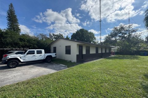 Propiedad comercial en venta en Miramar, Florida, 157.84 m2 № 1984280 - foto 3