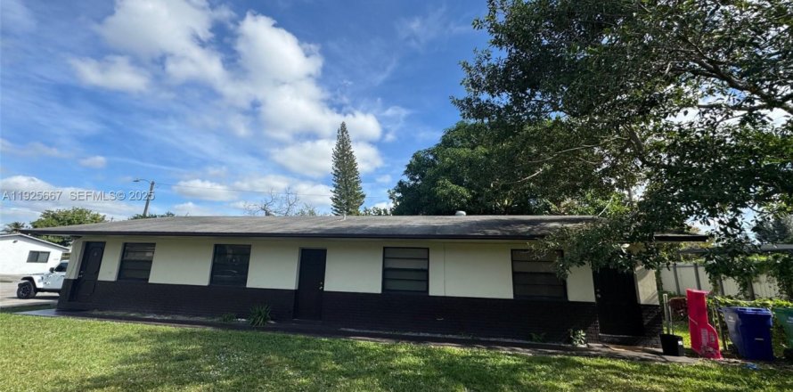 Propiedad comercial en Miramar, Florida 157.84 m2 № 1984280