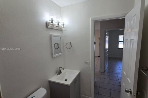 Propiedad comercial en venta en Miramar, Florida, 157.84 m2 № 1984280 - foto 13