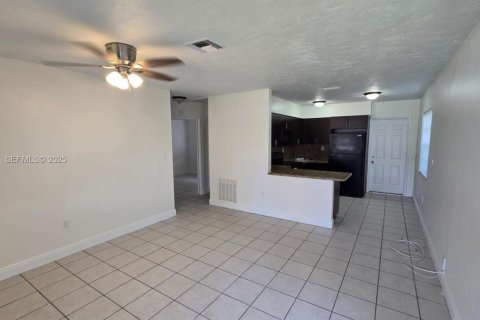 Propiedad comercial en venta en Miramar, Florida, 157.84 m2 № 1984280 - foto 9