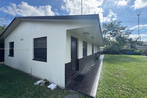 Propiedad comercial en venta en Miramar, Florida, 157.84 m2 № 1984280 - foto 2