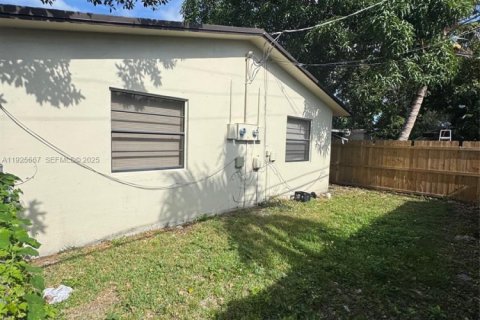 Propiedad comercial en venta en Miramar, Florida, 157.84 m2 № 1984280 - foto 8