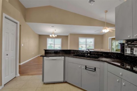 Condo in Palmetto, Florida, 2 bedrooms  № 1555945 - photo 17