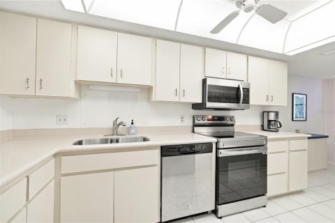 Copropriété à vendre à Sarasota, Floride: 2 chambres, 126.07 m2 № 2372902 - photo 24