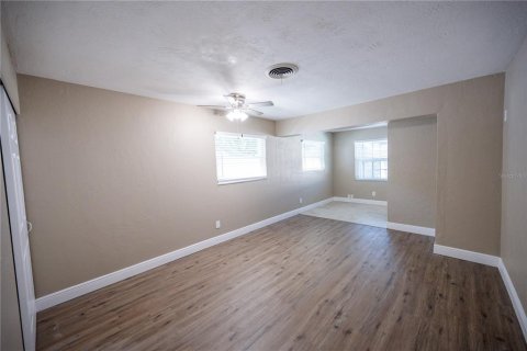 Villa ou maison à louer à Saint Petersburg, Floride: 2 chambres, 103.49 m2 № 2388165 - photo 12