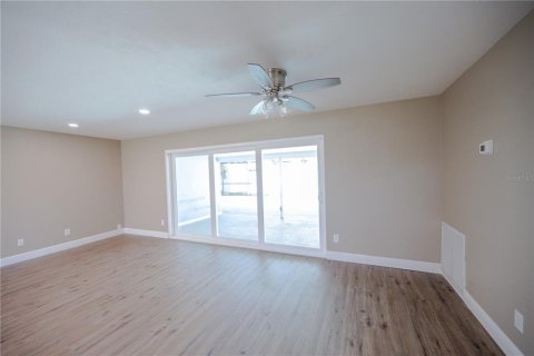 Villa ou maison à louer à Saint Petersburg, Floride: 2 chambres, 103.49 m2 № 2388165 - photo 6
