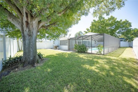 Villa ou maison à louer à Saint Petersburg, Floride: 2 chambres, 103.49 m2 № 2388165 - photo 3