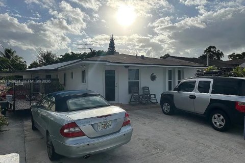 Immobilier commercial à vendre à Miami, Floride: 231.05 m2 № 2005236 - photo 2