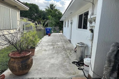 Immobilier commercial à vendre à Miami, Floride: 231.05 m2 № 2005236 - photo 4