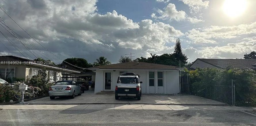 Immobilier commercial à Miami, Floride 231.05 m2 № 2005236