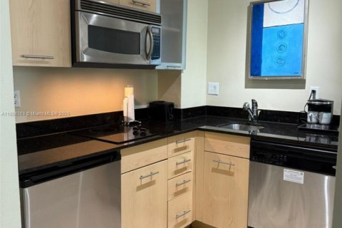 Hotel en venta en Fort Lauderdale, Florida, 1 dormitorio, 50.91 m2 № 1882634 - foto 4