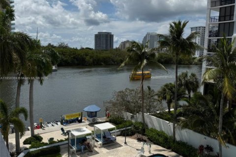 Hotel en venta en Fort Lauderdale, Florida, 1 dormitorio, 50.91 m2 № 1882634 - foto 1
