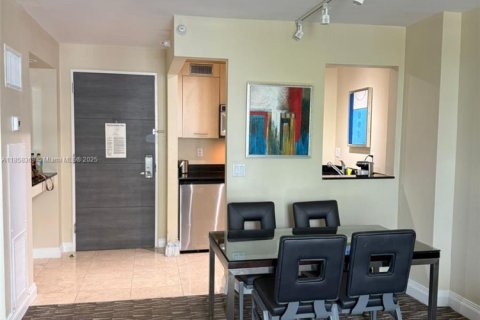 Hotel en venta en Fort Lauderdale, Florida, 1 dormitorio, 50.91 m2 № 1882634 - foto 3