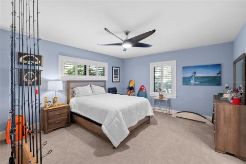 House in Tampa, Florida 4 bedrooms, 291.16 sq.m. № 2223786 - photo 15
