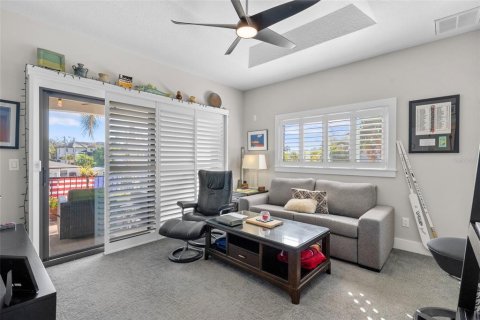 House in Tampa, Florida 4 bedrooms, 291.16 sq.m. № 2223786 - photo 25