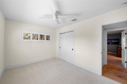 House in Tampa, Florida 4 bedrooms, 291.16 sq.m. № 2223786 - photo 17