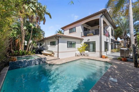House in Tampa, Florida 4 bedrooms, 291.16 sq.m. № 2223786 - photo 30