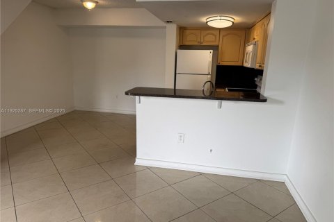 Condominio en alquiler en Miami, Florida, 2 dormitorios, 79.8 m2 № 1983864 - foto 6
