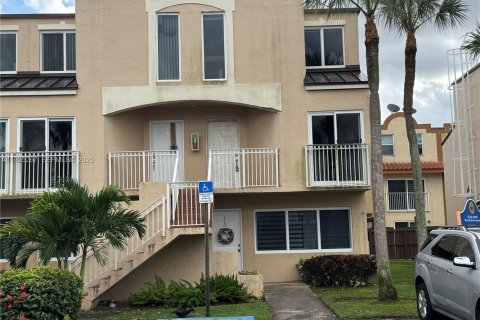 Condominio en alquiler en Miami, Florida, 2 dormitorios, 79.8 m2 № 1983864 - foto 2
