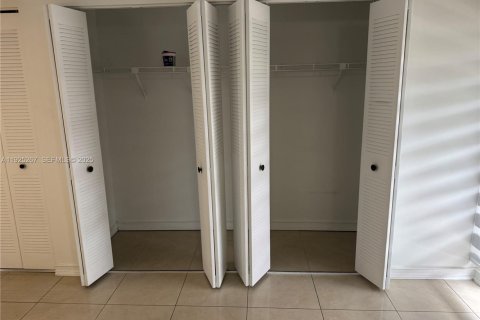 Condominio en alquiler en Miami, Florida, 2 dormitorios, 79.8 m2 № 1983864 - foto 11