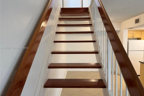 Condominio en alquiler en Miami, Florida, 2 dormitorios, 79.8 m2 № 1983864 - foto 9