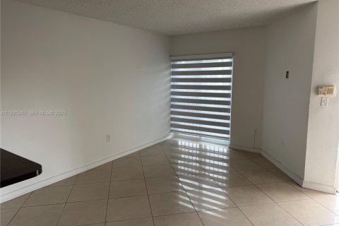 Condominio en alquiler en Miami, Florida, 2 dormitorios, 79.8 m2 № 1983864 - foto 5