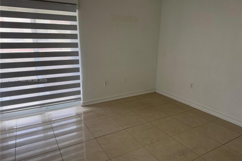 Condominio en alquiler en Miami, Florida, 2 dormitorios, 79.8 m2 № 1983864 - foto 13