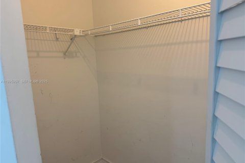 Condominio en alquiler en Miami, Florida, 2 dormitorios, 79.8 m2 № 1983864 - foto 15