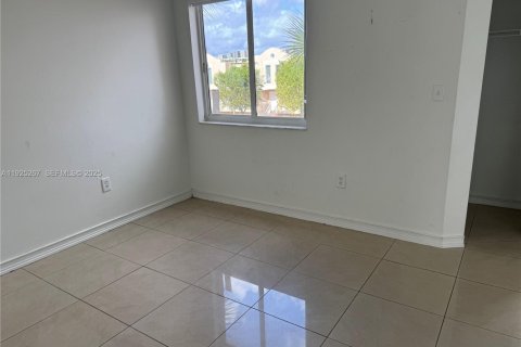 Condominio en alquiler en Miami, Florida, 2 dormitorios, 79.8 m2 № 1983864 - foto 12