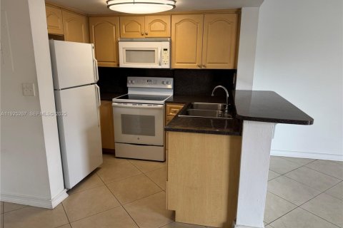Condominio en alquiler en Miami, Florida, 2 dormitorios, 79.8 m2 № 1983864 - foto 7