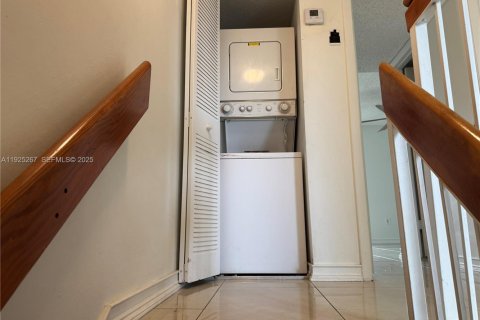 Condominio en alquiler en Miami, Florida, 2 dormitorios, 79.8 m2 № 1983864 - foto 14