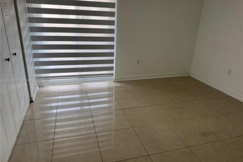 Condominio en alquiler en Miami, Florida, 2 dormitorios, 79.8 m2 № 1983864 - foto 16