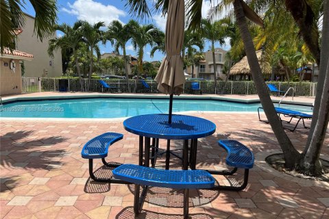 Condominio en alquiler en Miami, Florida, 2 dormitorios, 79.8 m2 № 1983864 - foto 20