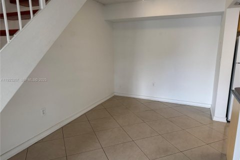 Condominio en alquiler en Miami, Florida, 2 dormitorios, 79.8 m2 № 1983864 - foto 8