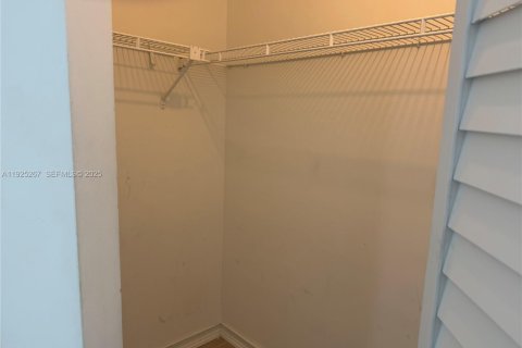 Condominio en alquiler en Miami, Florida, 2 dormitorios, 79.8 m2 № 1983864 - foto 10