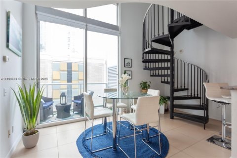 Кондоминиум с 1 спальней в Майами, Флорида № 1960057