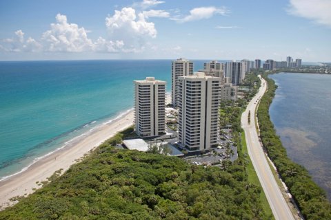 Condominio en alquiler en Riviera Beach, Florida, 2 dormitorios, 133.31 m2 № 1209244 - foto 1