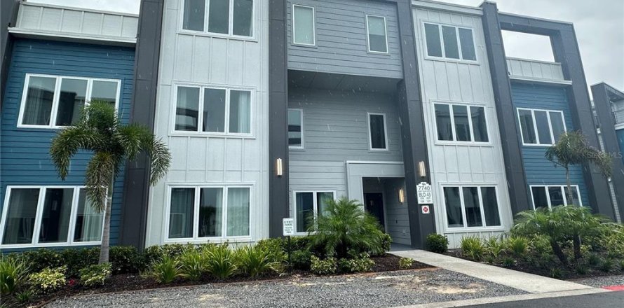 Condo in Kissimmee, Florida, 4 bedrooms  № 1388641