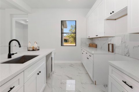 Villa ou maison à vendre à Lehigh Acres, Floride: 4 chambres, 171.13 m2 № 1935240 - photo 4