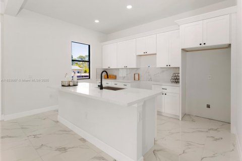 Villa ou maison à vendre à Lehigh Acres, Floride: 4 chambres, 171.13 m2 № 1935240 - photo 6