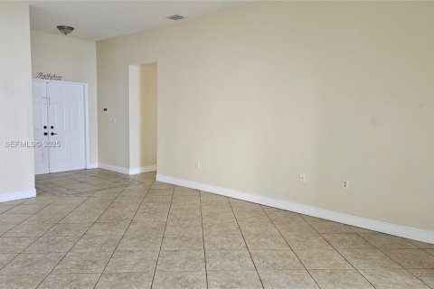 House in Miami, Florida 3 bedrooms, 177.26 sq.m. № 1994168 - photo 2