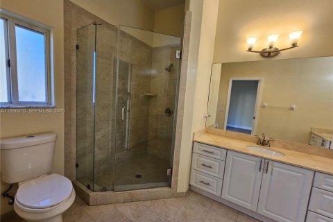 House in Miami, Florida 3 bedrooms, 177.26 sq.m. № 1994168 - photo 17